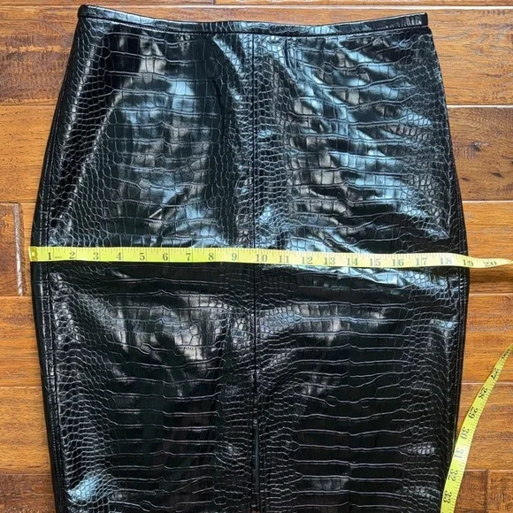 J. Crew Pencil Skirt in Croc Embossed Faux Leather, size 4 - Picture 5 of 9